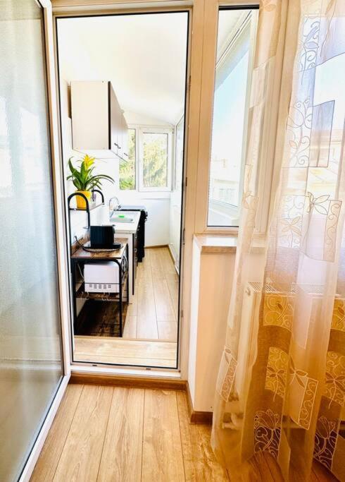 Cozy 1Br Apartment•Central•Quiet Букурещ Екстериор снимка