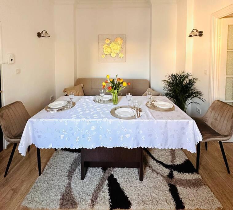 Cozy 1Br Apartment•Central•Quiet Букурещ Екстериор снимка
