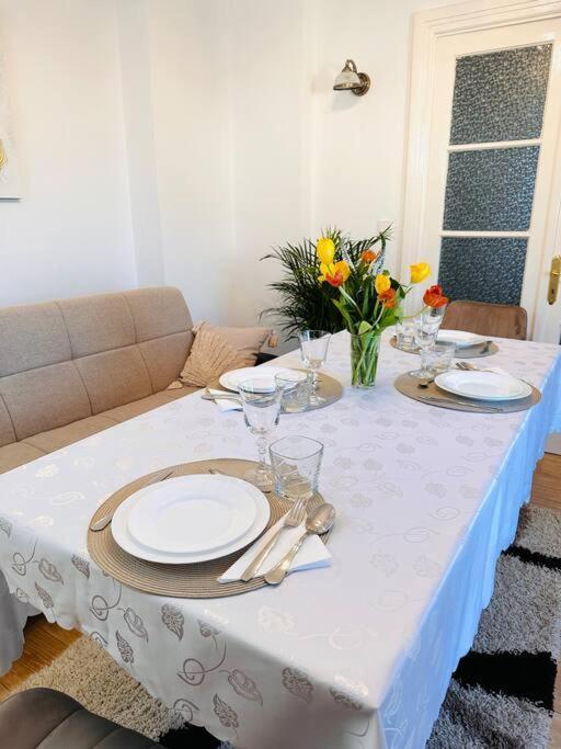Cozy 1Br Apartment•Central•Quiet Букурещ Екстериор снимка